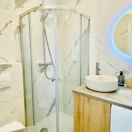 New Designer Next To Casino Square With Ac & Internet