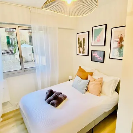 New Designer Next To Casino Square With Ac & Internet Apartment