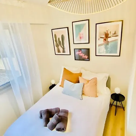 Apartment New Designer Next To Casino Square With Ac & Internet